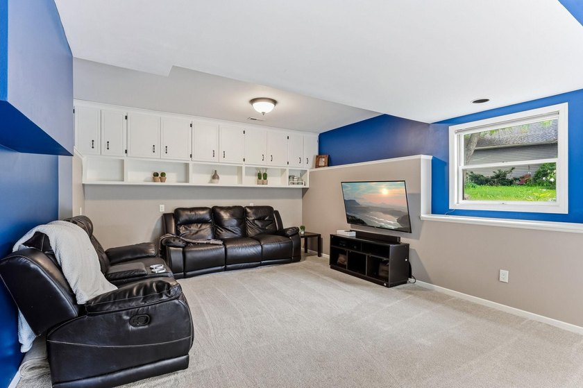 Welcome to this 4 bed 3 bath home offering abundant space for - photo 27