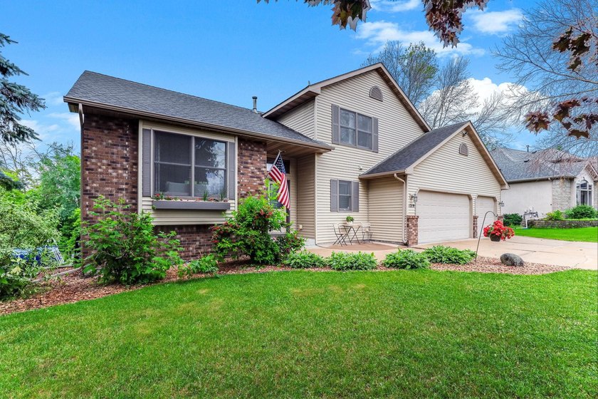 Welcome to this 4 bed 3 bath home offering abundant space for - photo 42