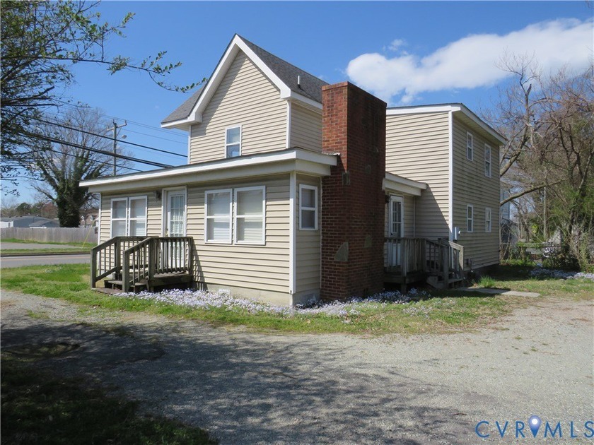 This 2-story, 3-4-bedroom 3 full bath house is a wonderful Handy - photo 7