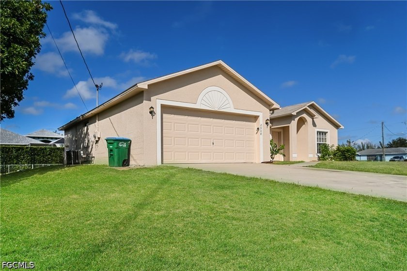 Discover this inviting 3-bedroom, 2-bathroom home offering 1,386 - photo 2