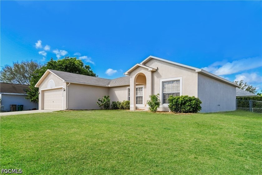 Discover this inviting 3-bedroom, 2-bathroom home offering 1,386 - photo 3