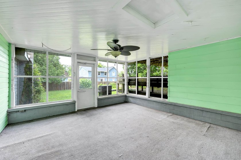 This charming 4-bedroom, 1-bath home is located in a quiet - photo 4