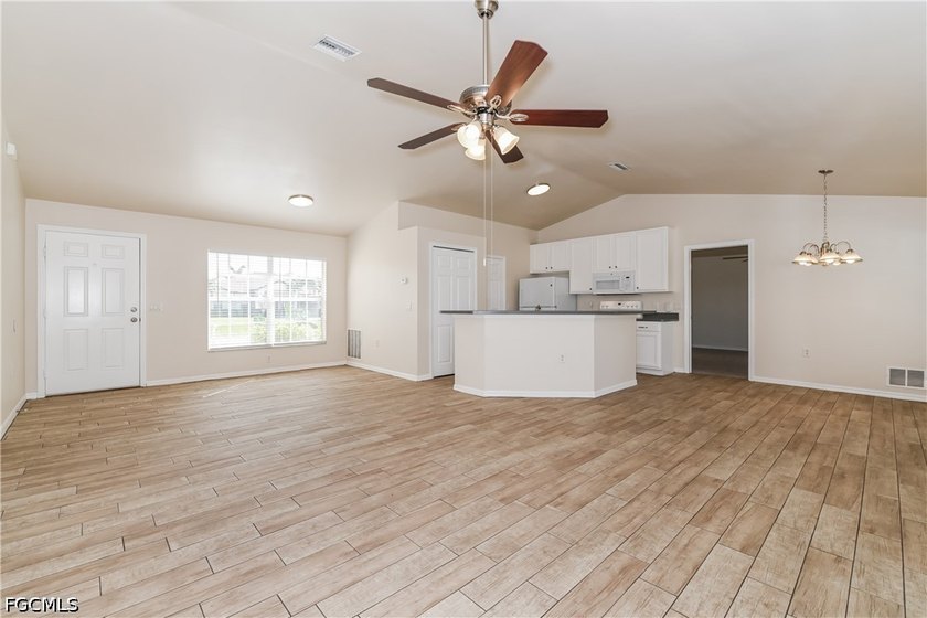 Discover this inviting 3-bedroom, 2-bathroom home offering 1,386 - photo 5