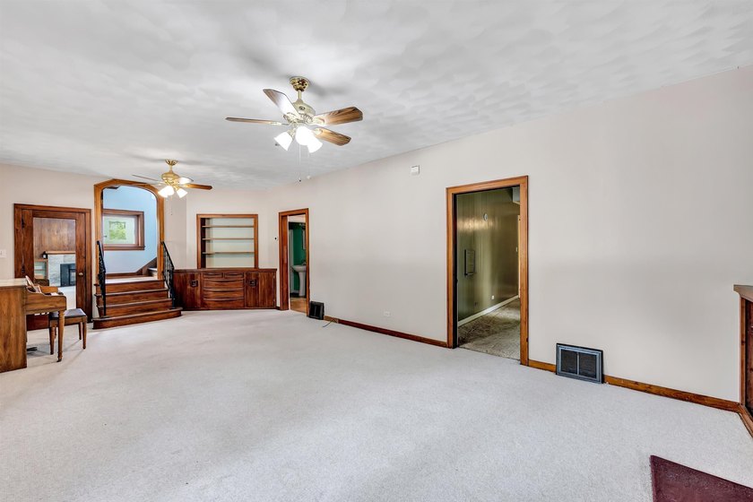 This charming 4-bedroom, 1-bath home is located in a quiet - photo 6