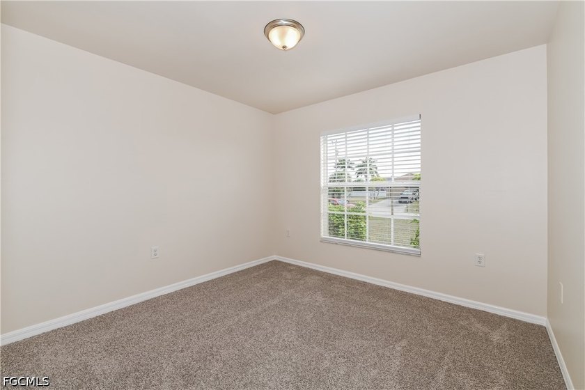 Discover this inviting 3-bedroom, 2-bathroom home offering 1,386 - photo 8