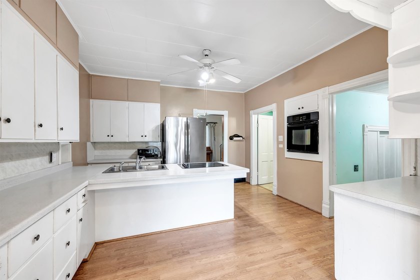 This charming 4-bedroom, 1-bath home is located in a quiet - photo 9
