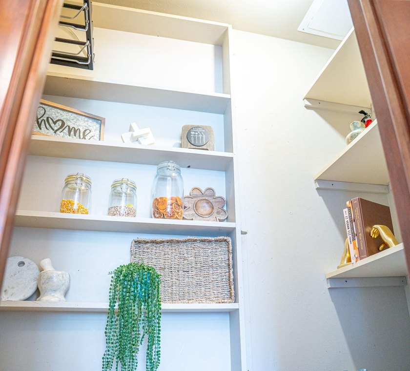 Welcome home to this beautifully refreshed, spacious condo in - photo 11