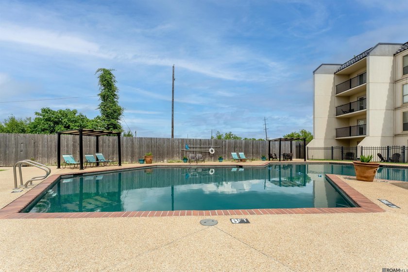 UNIT 128 - BEAUTIFUL FIRST FLOOR UNIT. DOWNTOWN LIVING AT ITS - photo 12