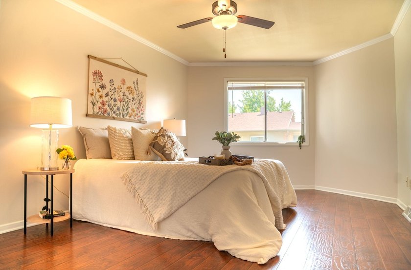 Welcome home to this beautifully refreshed, spacious condo in - photo 13