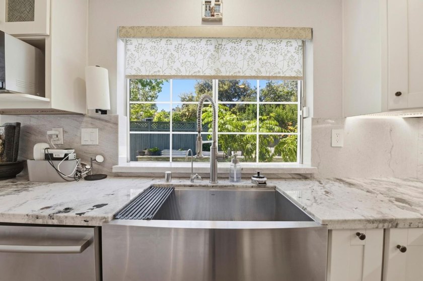 This elegant residence in Fremont's sought-after Parkmont - photo 16