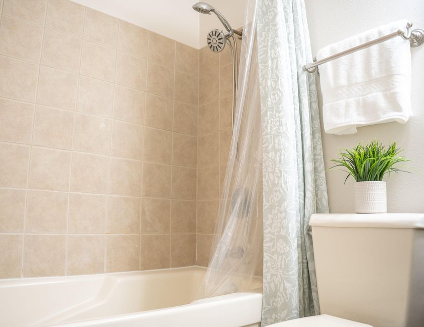 Welcome home to this beautifully refreshed, spacious condo in - photo 19