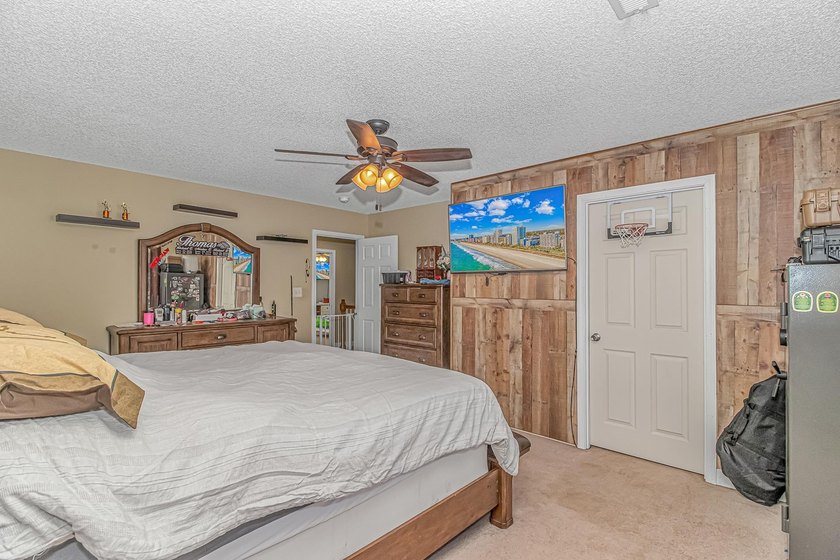 Discover this charming 4-bedroom, 2.5-bath home in the desirable - photo 20