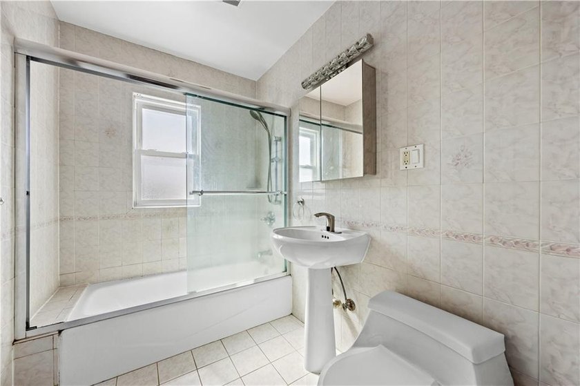 Well maintained single-family home in Dyker Height, one of - photo 21