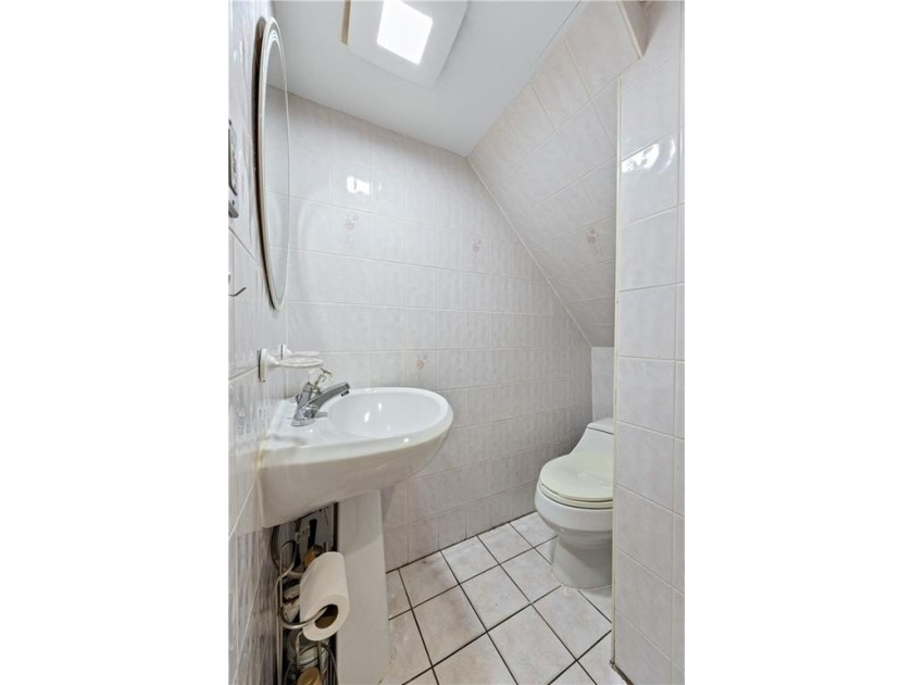 Well maintained single-family home in Dyker Height, one of - photo 22