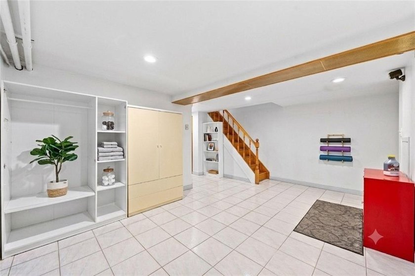 Well maintained single-family home in Dyker Height, one of - photo 23