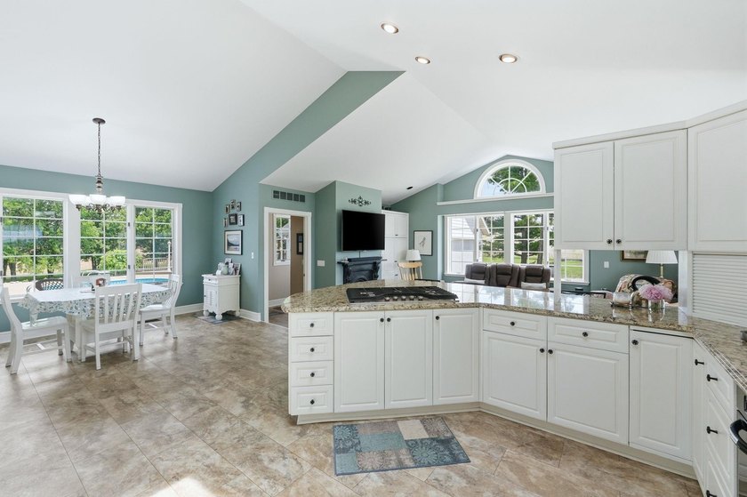 A truly one of kind property located on 14.5 ACRES with 1800 ft - photo 23
