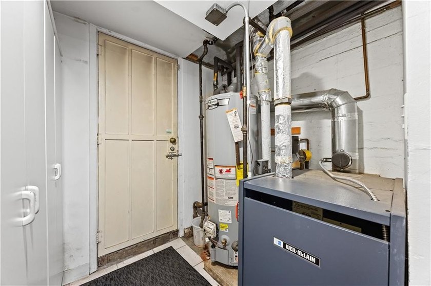 Well maintained single-family home in Dyker Height, one of - photo 26