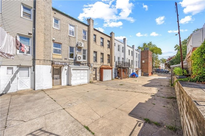 Well maintained single-family home in Dyker Height, one of - photo 28