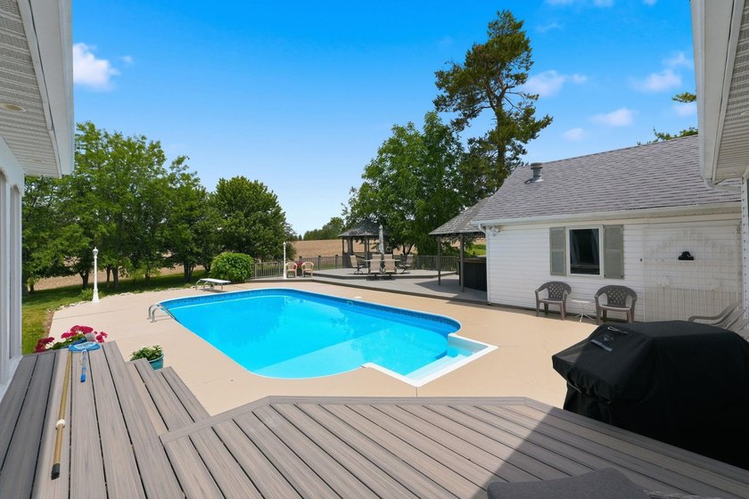 A truly one of kind property located on 14.5 ACRES with 1800 ft - photo 37