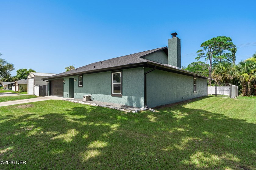 Completely renovated and move-in ready! This stunning 4-bedroom - photo 3