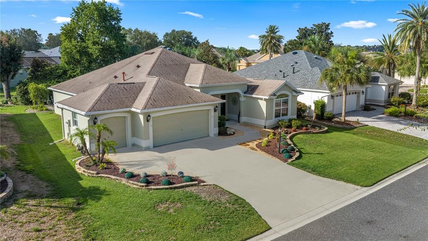 Stunning Gardenia Designer home with golf cart garage. Located - photo 4
