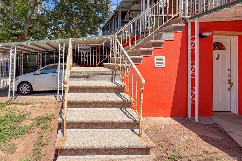 Well maintained 2 family home featuring a 2 bedroom apt with 1.5 - photo 5