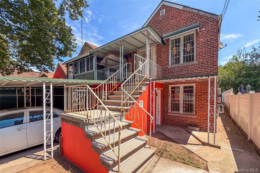 Well maintained 2 family home featuring a 2 bedroom apt with 1.5 - photo 6