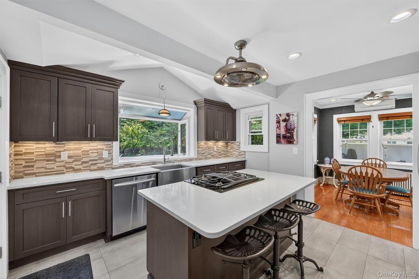 A rare waterfront gem! This beautifully reimagined 4-bedroom, 2 - photo 4
