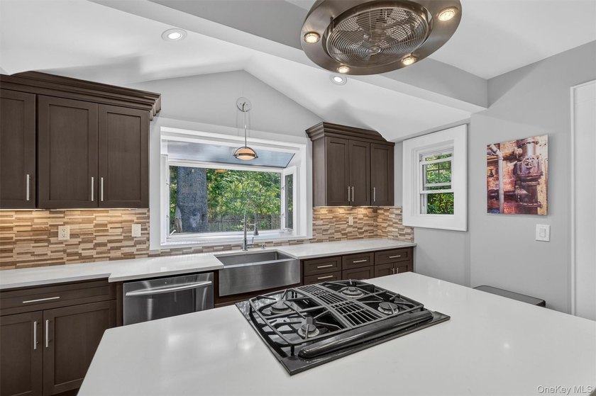 A rare waterfront gem! This beautifully reimagined 4-bedroom, 2 - photo 6