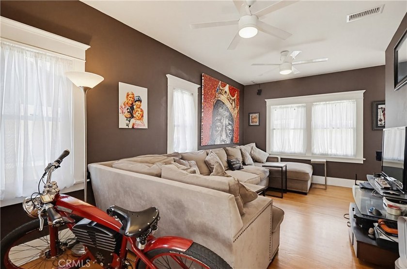 Built in 1914, this classic Craftsman presents an exceptional - photo 18