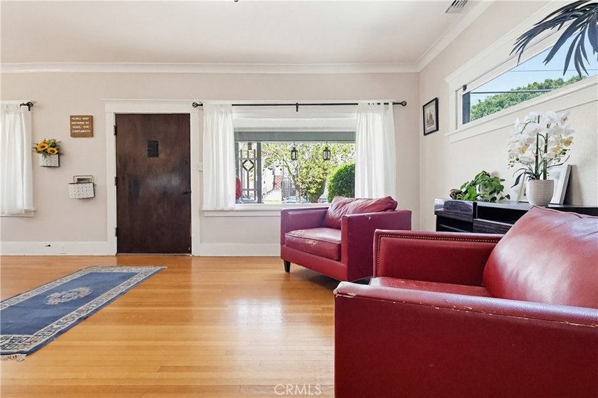 Built in 1914, this classic Craftsman presents an exceptional - photo 19