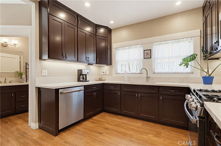 Built in 1914, this classic Craftsman presents an exceptional - photo 22