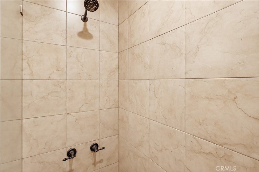 Built in 1914, this classic Craftsman presents an exceptional - photo 28