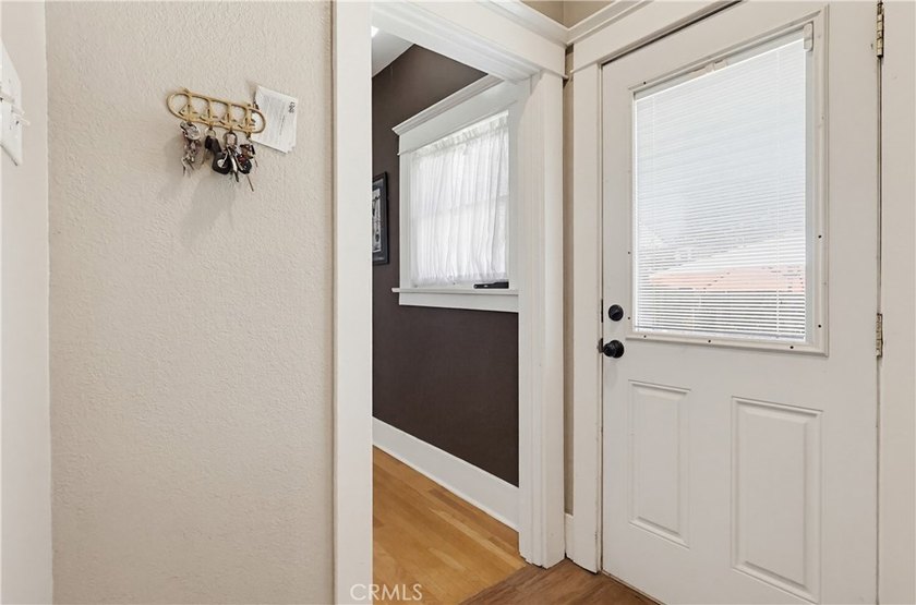 Built in 1914, this classic Craftsman presents an exceptional - photo 29