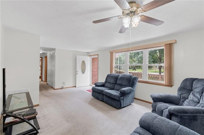 Sold brick ranch home just waiting for it's new family to make - photo 4