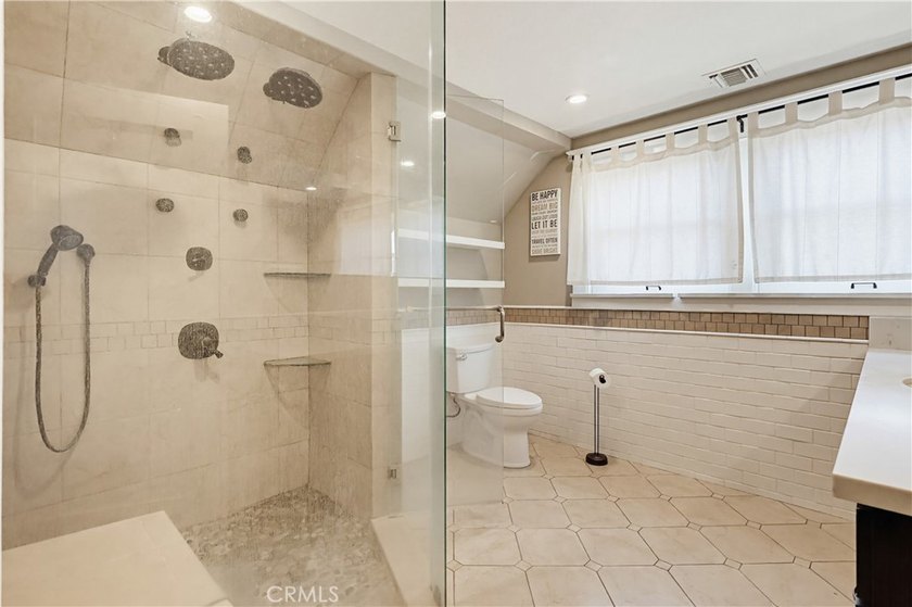 Built in 1914, this classic Craftsman presents an exceptional - photo 40