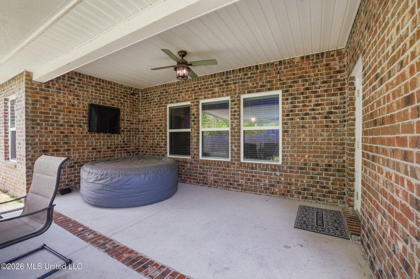 This home has it all! Featuring a spacious open floor plan, this - photo 44