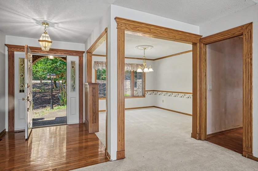Located at 71 Tiburon Way on prestigious Lake Balboa in Hot - photo 6