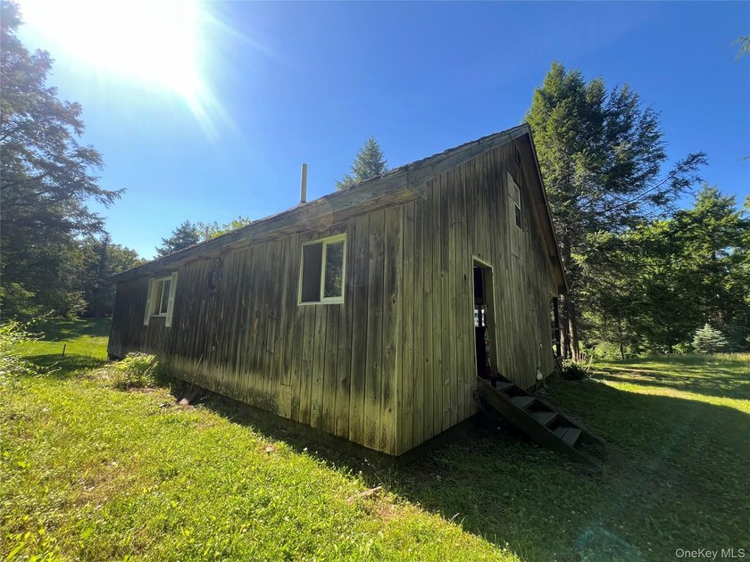Two bedroom, one bath cottage on an amazing pastoral setting on - photo 3