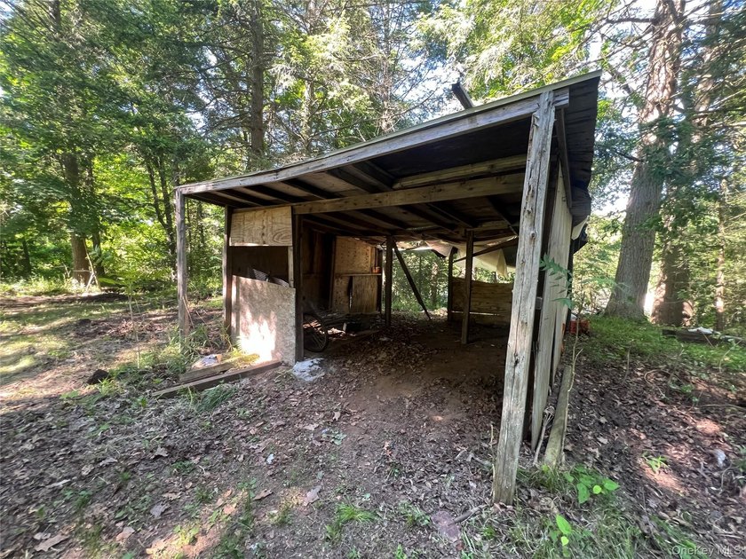 Two bedroom, one bath cottage on an amazing pastoral setting on - photo 4