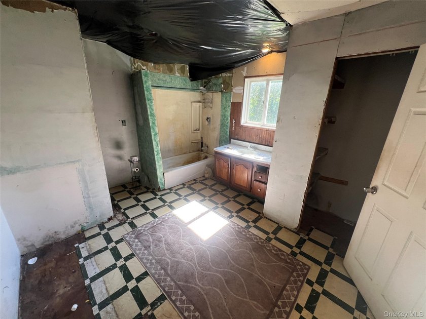 Two bedroom, one bath cottage on an amazing pastoral setting on - photo 8