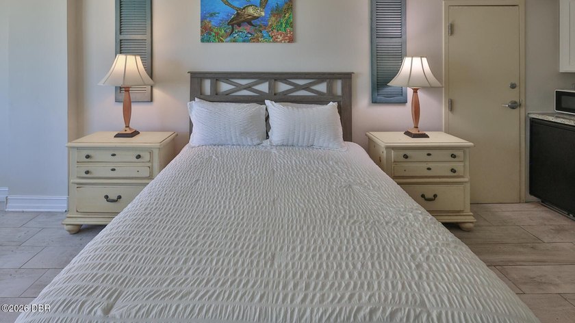 Life really is better in the Shores! Welcome to an incredible - photo 4