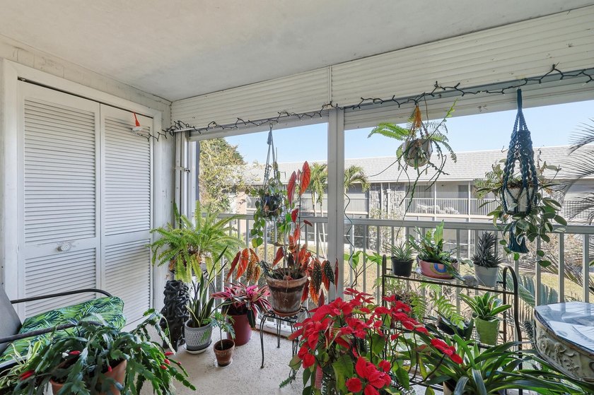 Welcome to easy Florida living in this beautifully maintained - photo 15