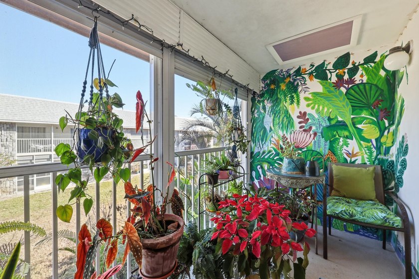 Welcome to easy Florida living in this beautifully maintained - photo 16