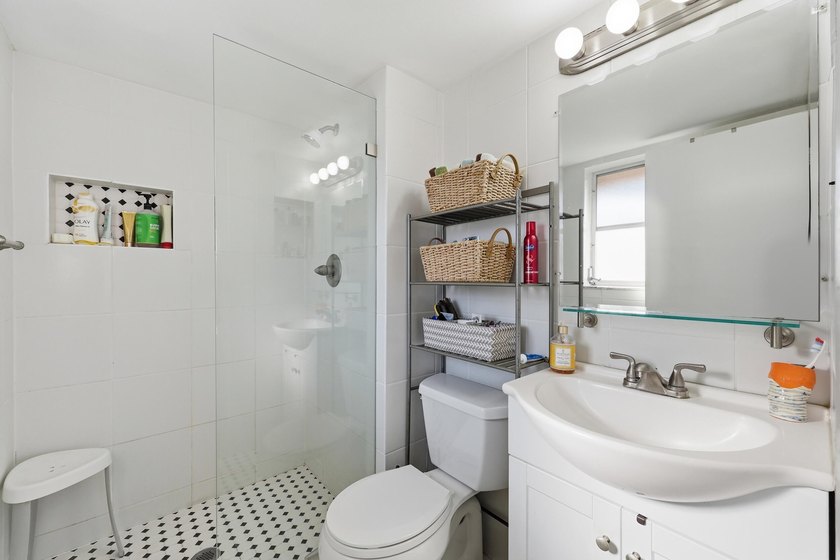 Welcome to easy Florida living in this beautifully maintained - photo 20
