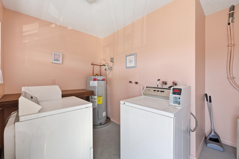 Welcome to easy Florida living in this beautifully maintained - photo 25