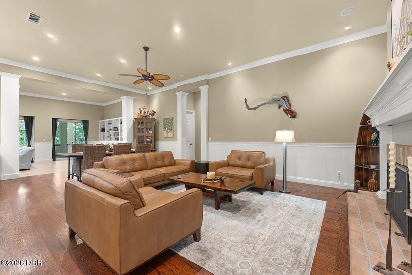 Welcome to your own private estate, where luxury, tranquility - photo 3