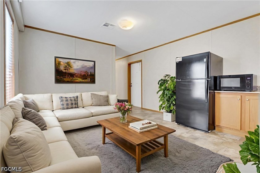 Situated on over half an acre, this pristine three-bedroom - photo 3