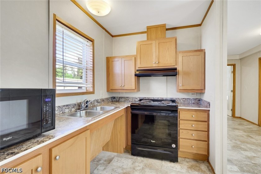 Situated on over half an acre, this pristine three-bedroom - photo 5