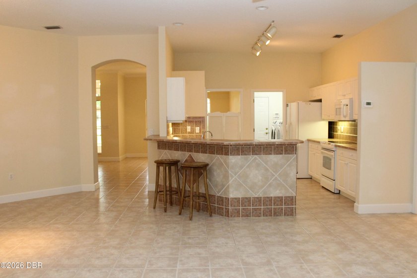 **Space. Privacy. Endless Possibilities.** Properties like this - photo 10
